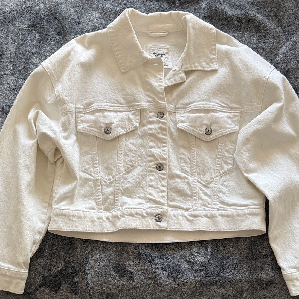 Abercrombie & Fitch Cropped White Denim Jacket